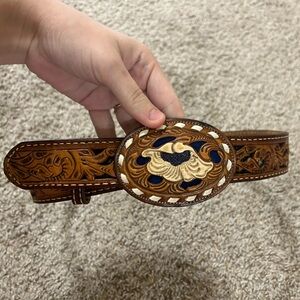 Vintage Western Tony Lama Tooled White Floral Leather Belt Buckle Size 30 "Tina"